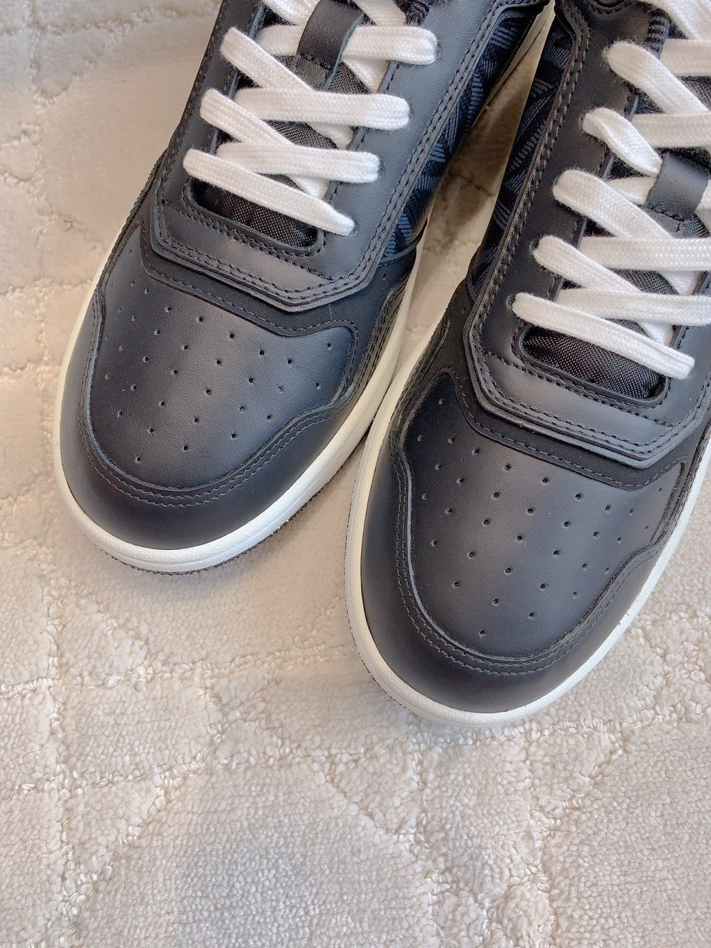 CD B27 Low-Top Sneaker Black Calfskin Diamond Print