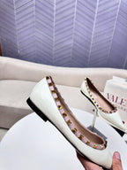 ROCKSTUD FLAT PUMP IN WHITE CALFSKIN