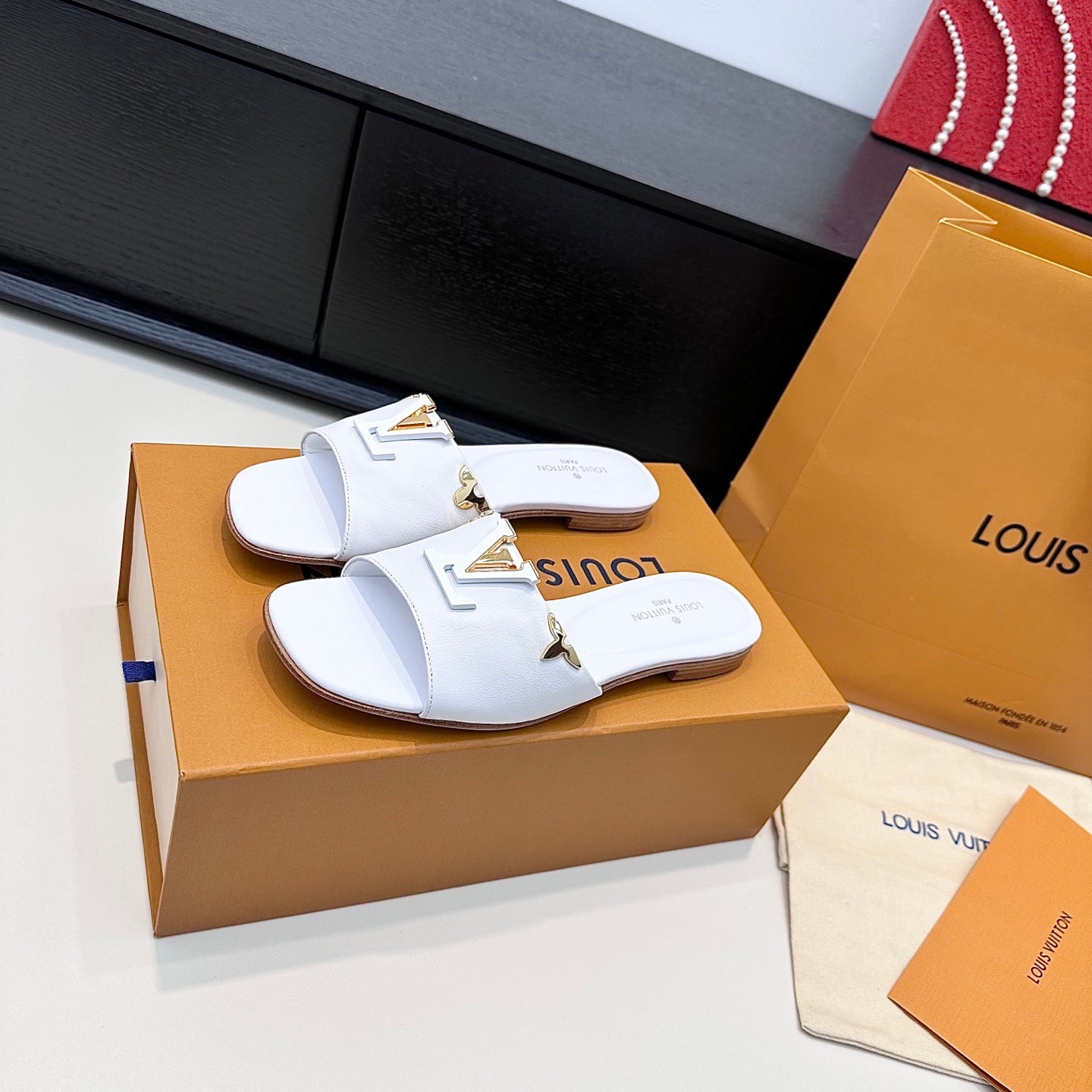LV 26s V-Buck Sandals White Calfskin 622397