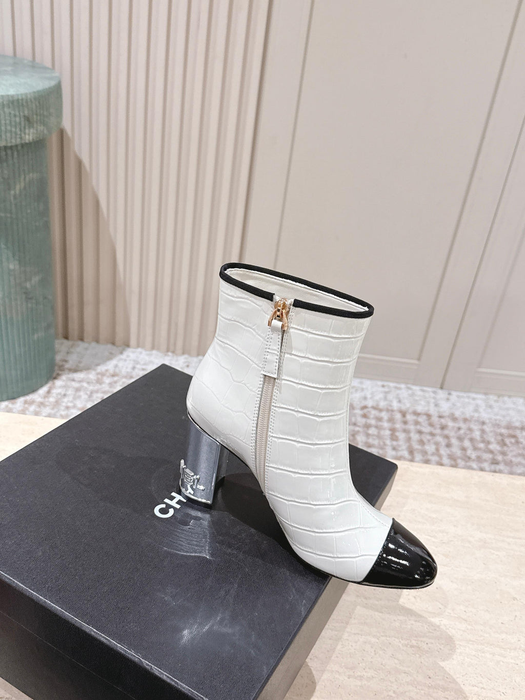 CC high-heeled ankle boots white black patent calfskin 532830