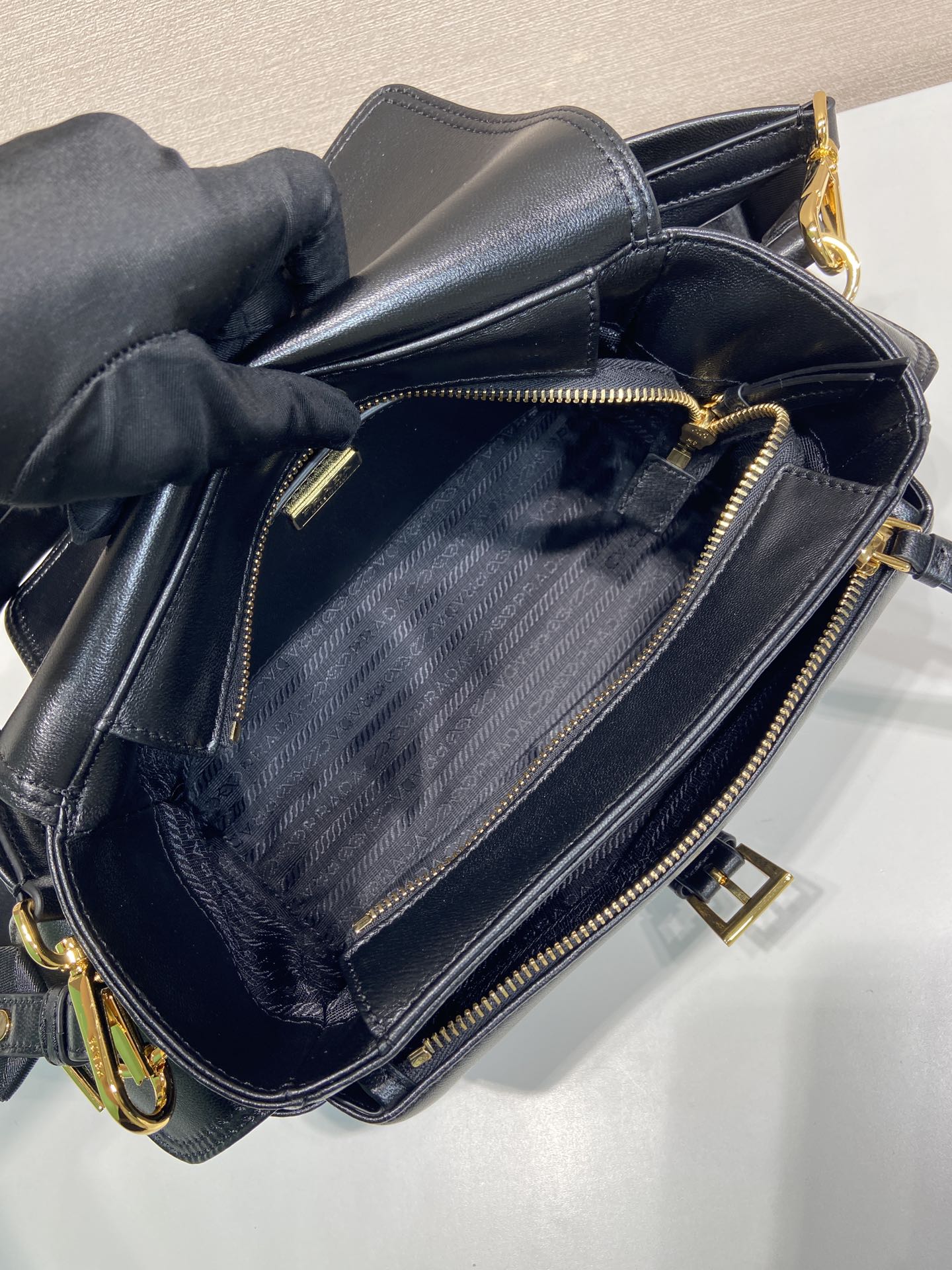 PRA Shoulder Bag Black Sheepskin 341130