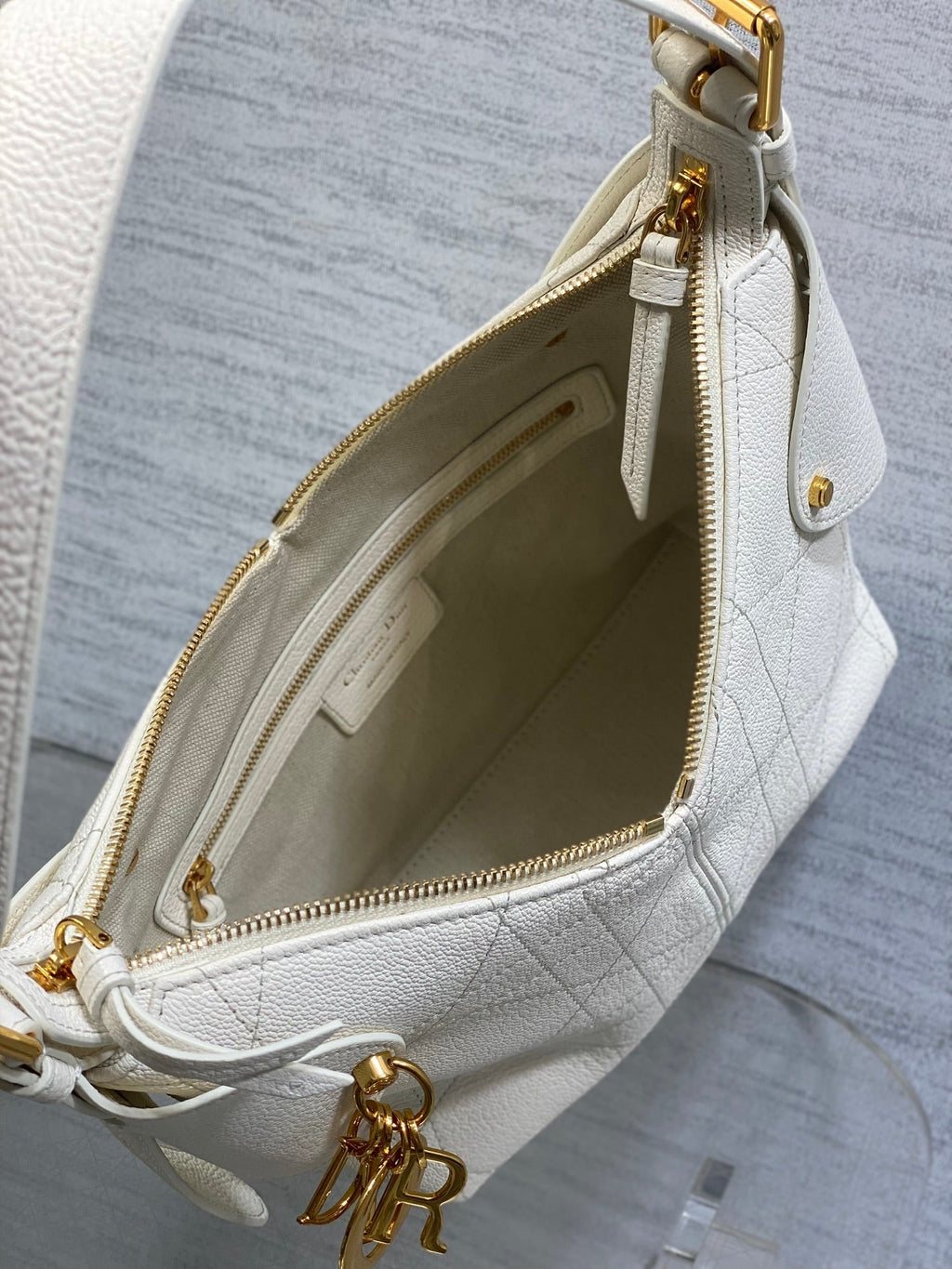 Dior 2025 Voyage Bag 23cm White Grained Calfskin 267760
