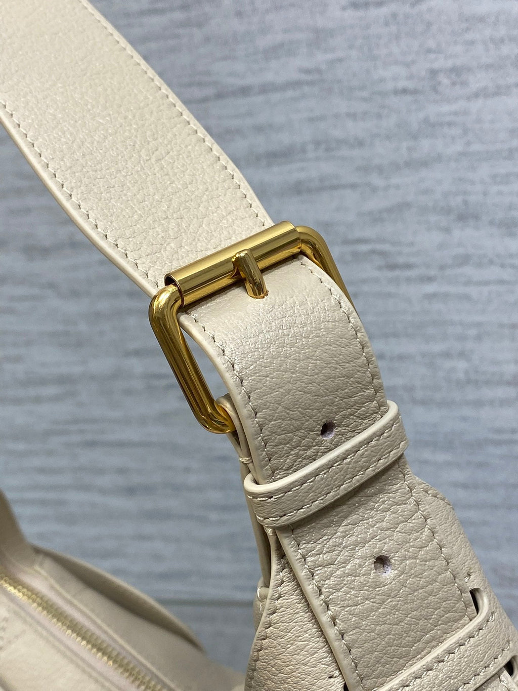 Dior 2025 Voyage Bag 23cm Powder Beige Grained Calfskin 267772