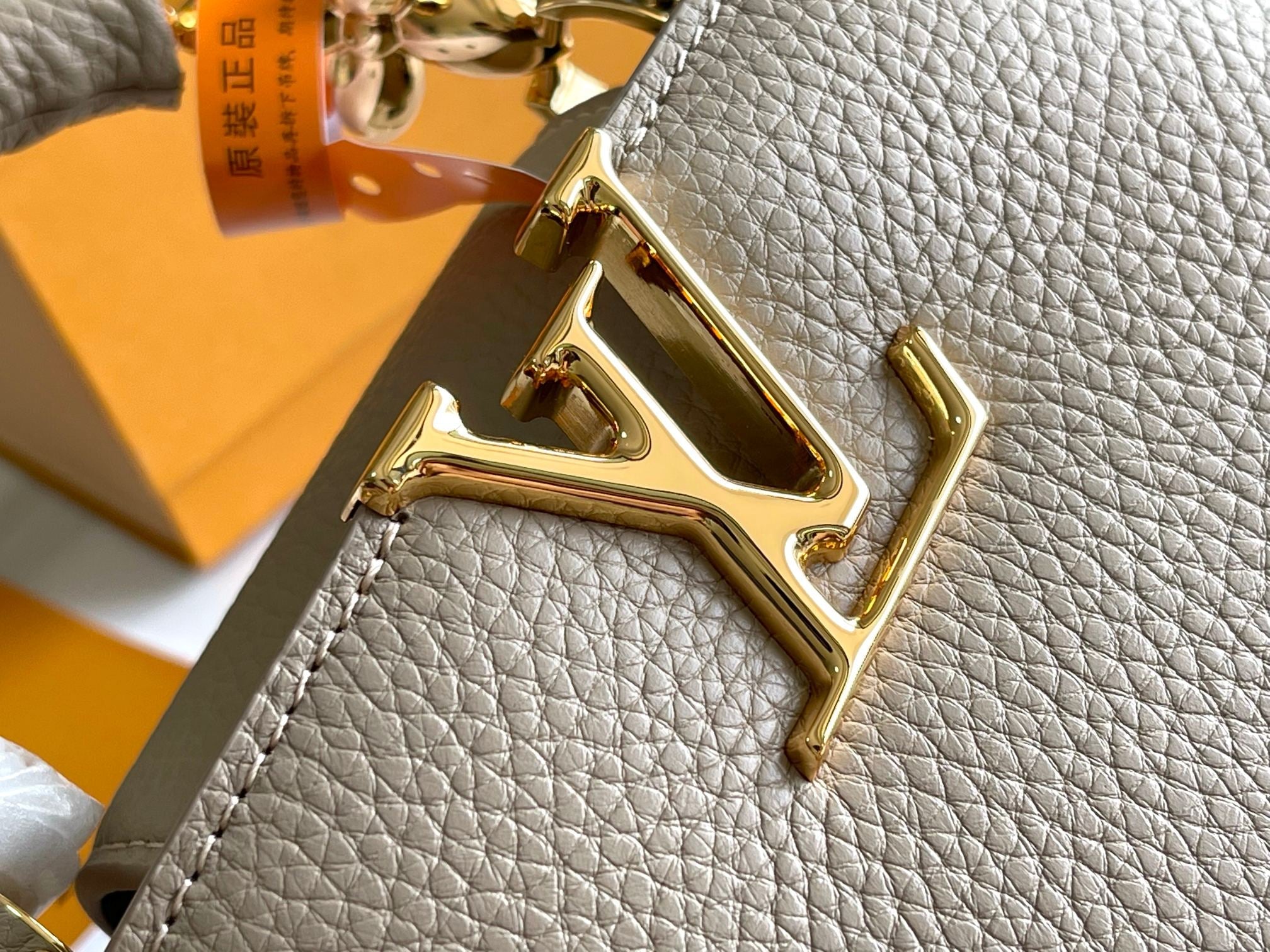 CAPUCINES MINI 21 DARK BEIGE TAURILLON GOLD HARDWARE