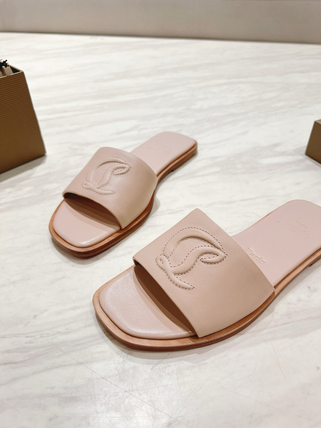 CL 25 Slippers Nude Top Layer High Gloss Calfskin 307500