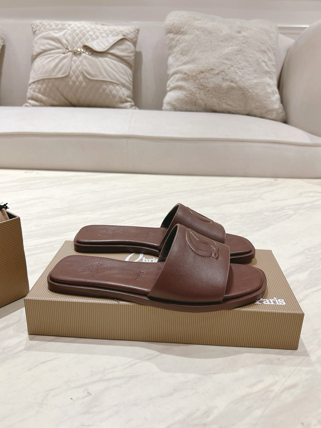 CL 25 Slippers Dark Brown Top Layer High Gloss Calfskin 307501