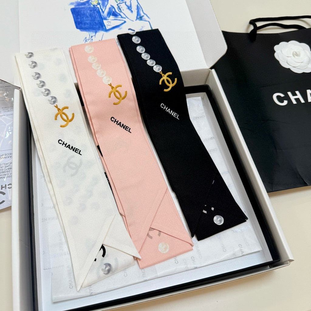 CC  Twilly Mini Scarf 120cm White Mulberry Silk 949112
