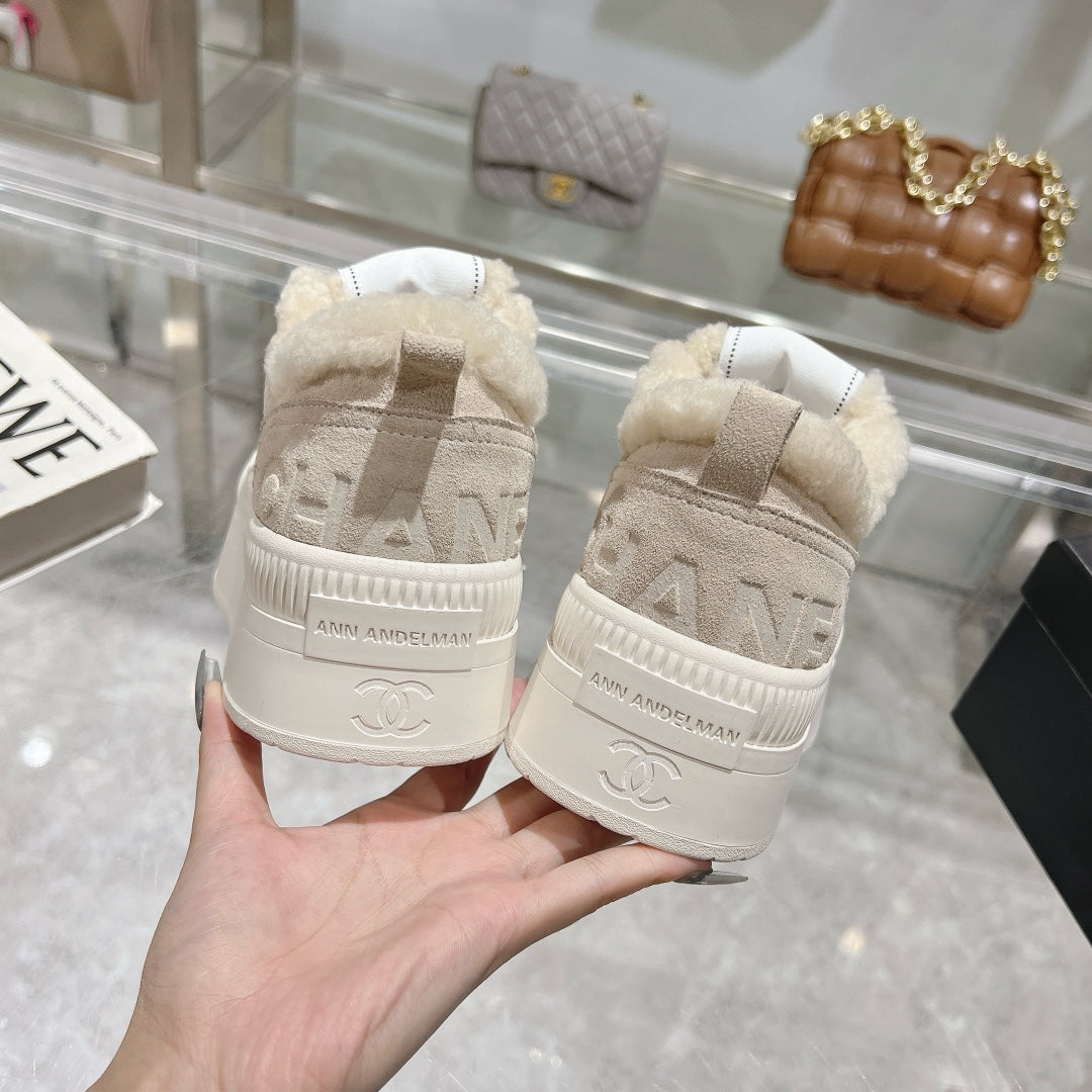 CC Sneaker Light Beige Suede With Wool Lining  944557