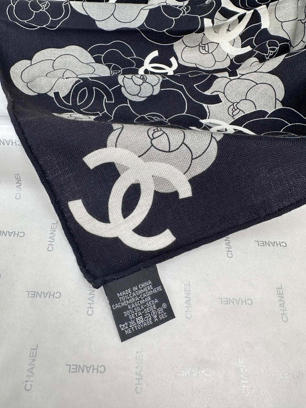 CC Square Scarf 70 CM In Black Mix Grey Camellia Cashmere And Silk 367380