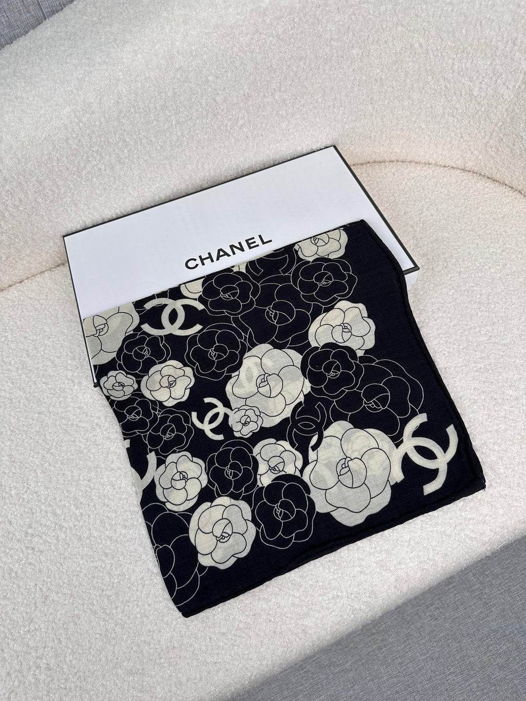 CC Square Scarf 70 CM In Black Mix White Ivory Camellia Cashmere And Silk 367381