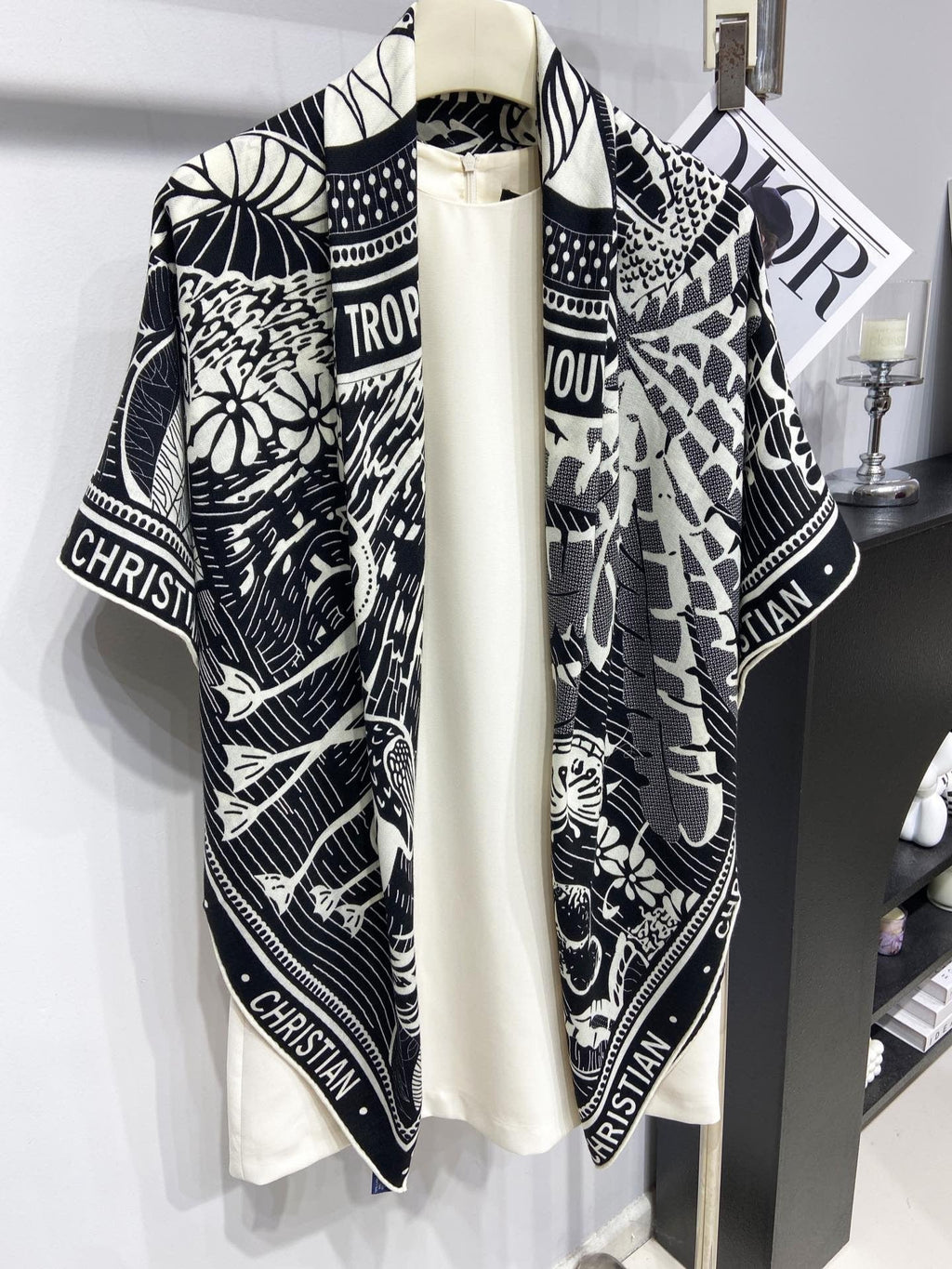 SQUARE SCARF 140 CM IN BLACK MIX WHITE MONOGRAM WOOL AND SILK 415109