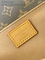 Pochette Metis East West 21.5 Gray Monogram Canvas