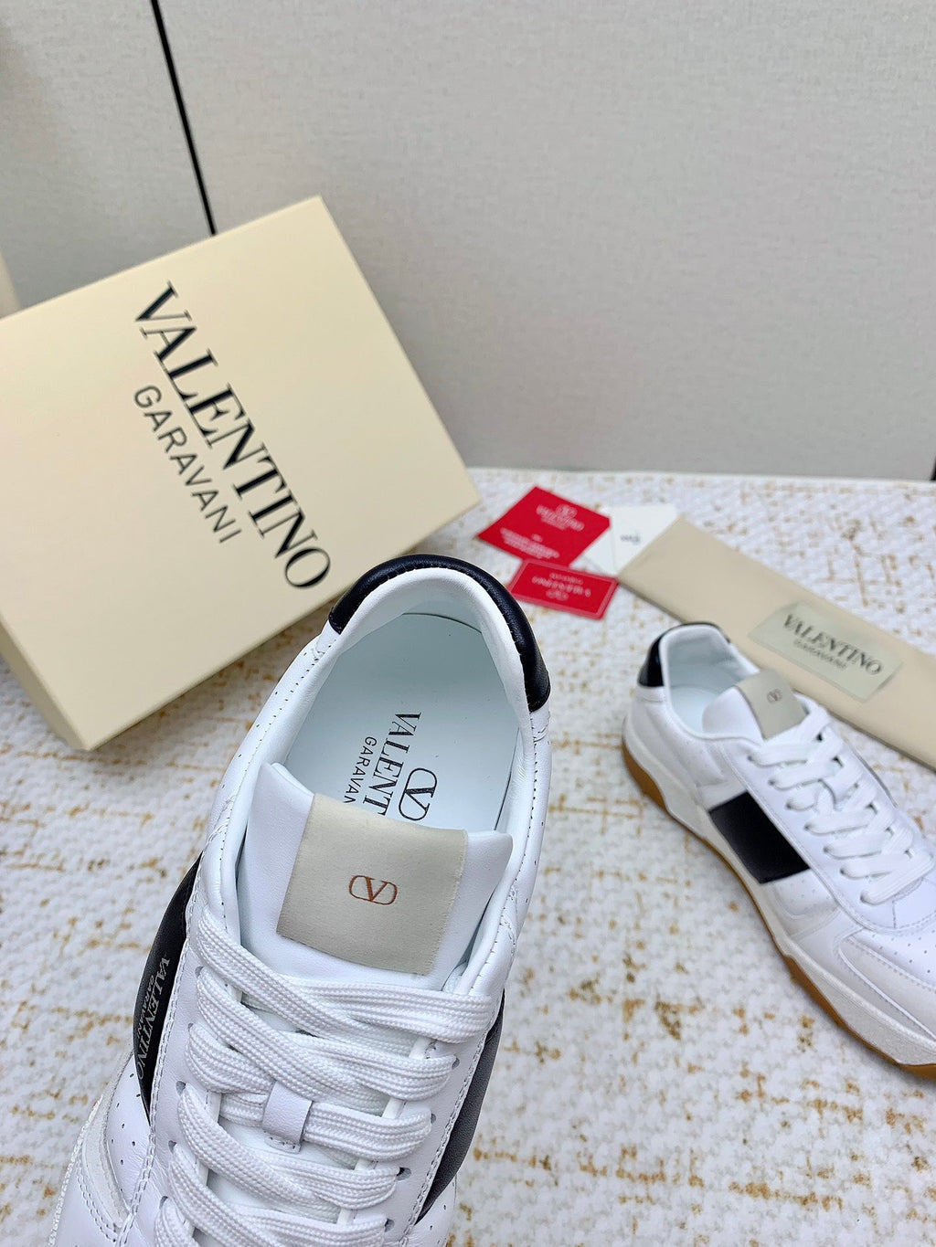 VT 25 Low Top Garavani Sneaker White Blue Cowhide 331678