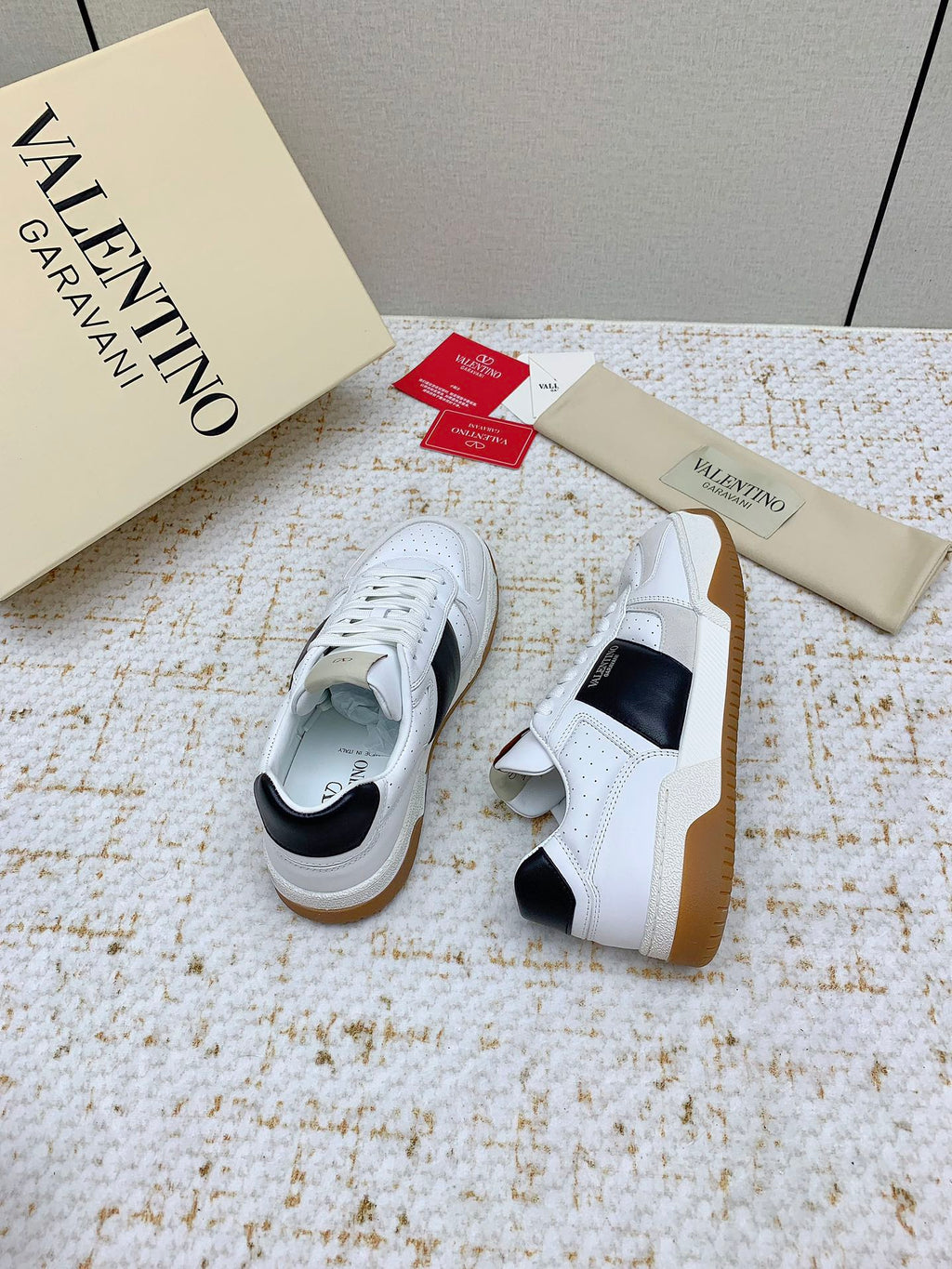 VT 25 Low Top Garavani Sneaker White Blue Cowhide 331678