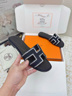 HM 26ss Oran Sandals Black Navy Blue Sheepskin Rhinestone 625233