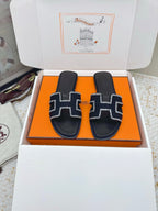 HM 26ss Oran Sandals Black Navy Blue Sheepskin Rhinestone 625233
