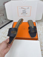 HM 26ss Oran Sandals Taupe Navy Blue Ostrich Leather 625089