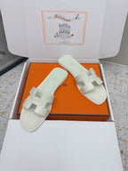HM 26ss Oran Sandals Craie Ostrich Leather 625097