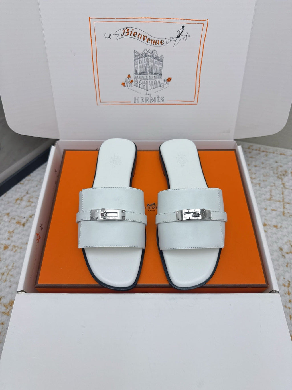 HM 26ss Oasis Sandals White Sheepskin Sliver Buckle 625164
