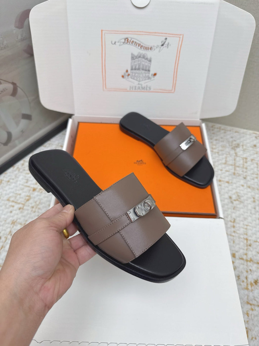 HM 26ss Oasis Sandals Brown Black Sheepskin Sliver Buckle 625165