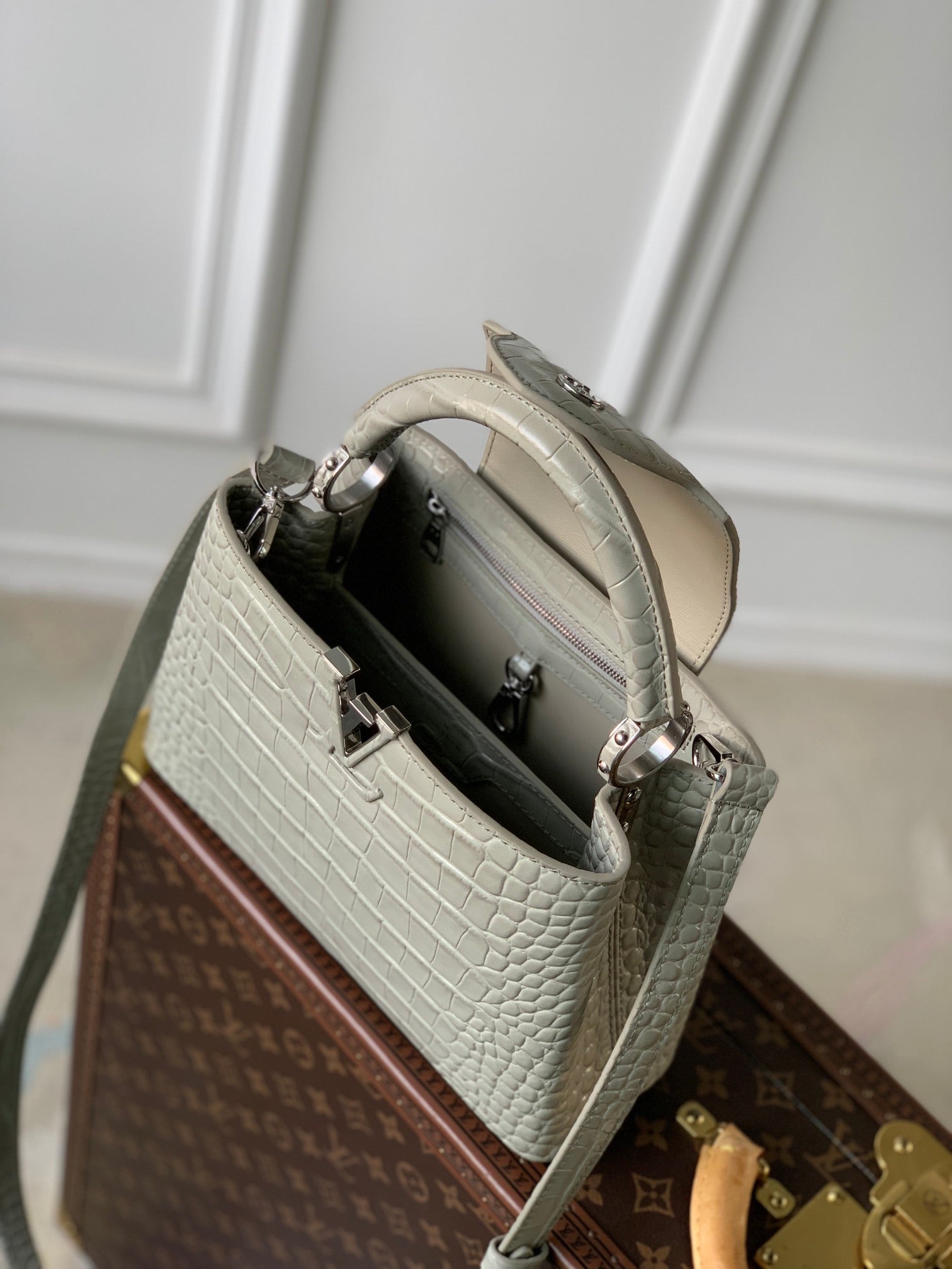 CAPUCINES BB 27 GREY TAURILLON SILVER HARDWARE