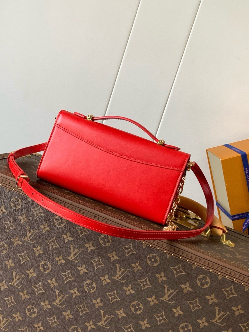 Wallet On Chain Capucines handbag Red Cowhide 250407