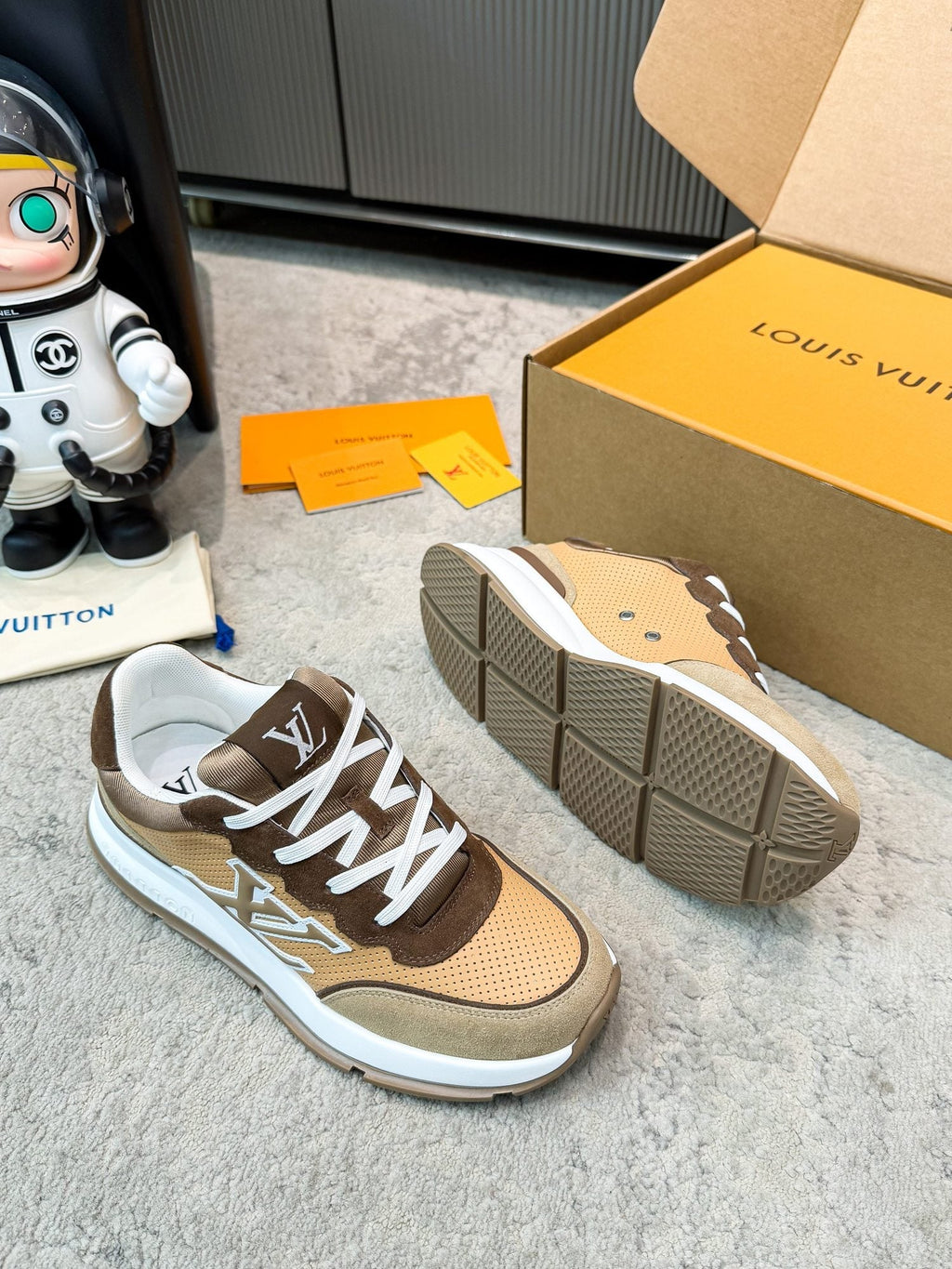 LV 26ss Classic Sneaker Brown Beige Mesh Suede 625424