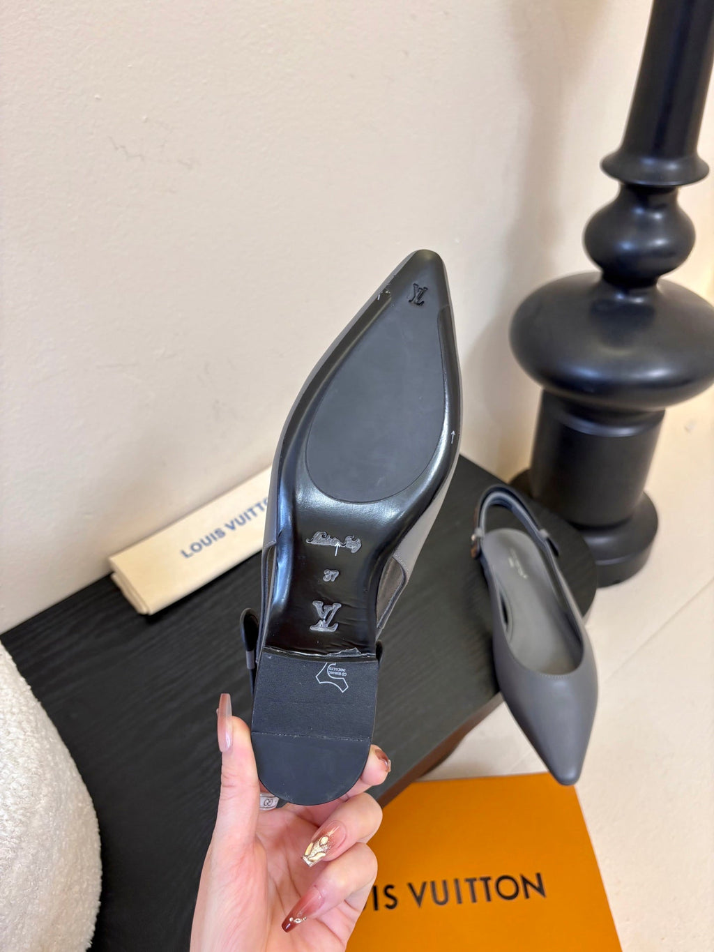 LV 26ss Legacy Slingback Flat Gray Sheepskin 627237