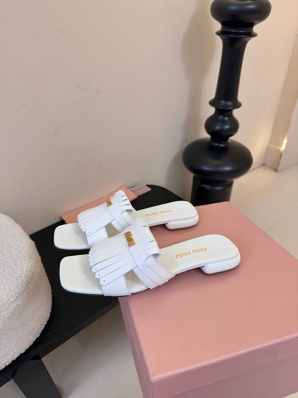 MIU 26ss Sandals White Sheepskin 627361