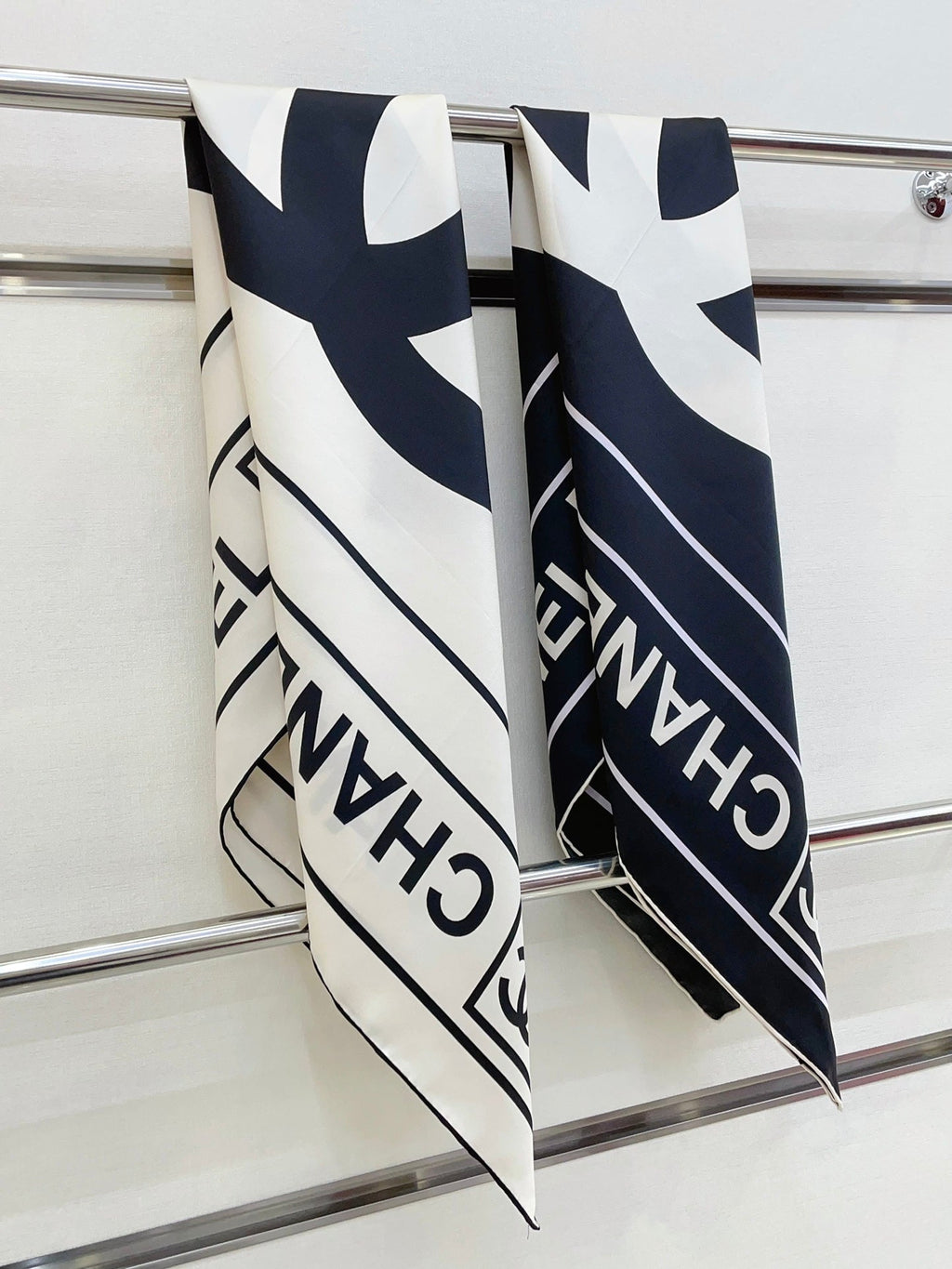 CC Square Scarf 90 CM In Black Mix White Silk Twill  167961