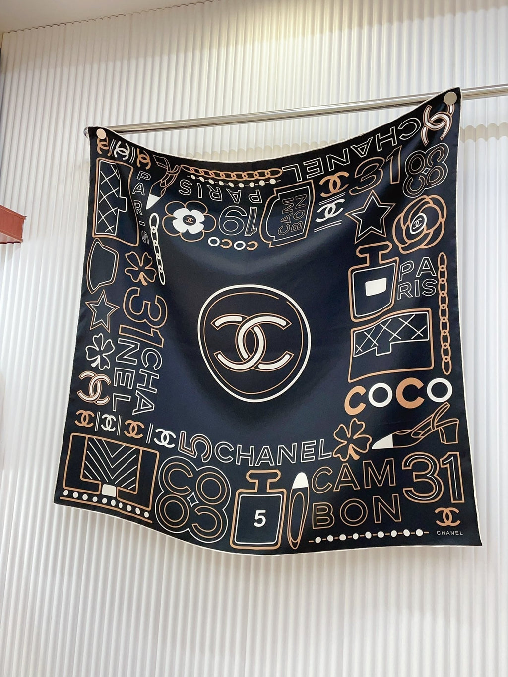 CC Square Scarf 90 CM In Black Mix Beige White Silk Twill 165002