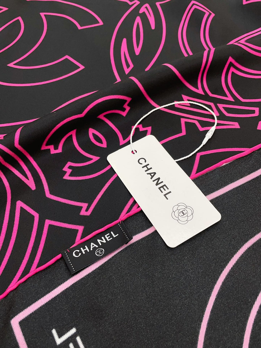 CC Square Scarf 90 CM In Black Mix Pink Silk Twill 187438