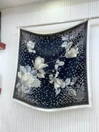 CC Square Scarf 90 CM In Black Camellia Silk Twill  193837