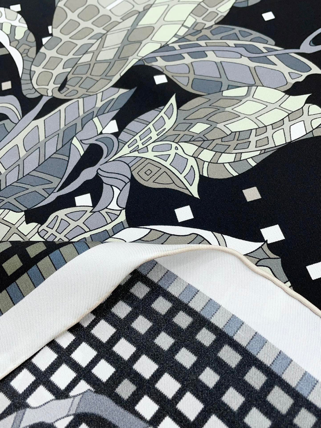 CC Square Scarf 90 CM In Black Camellia Silk Twill  193837