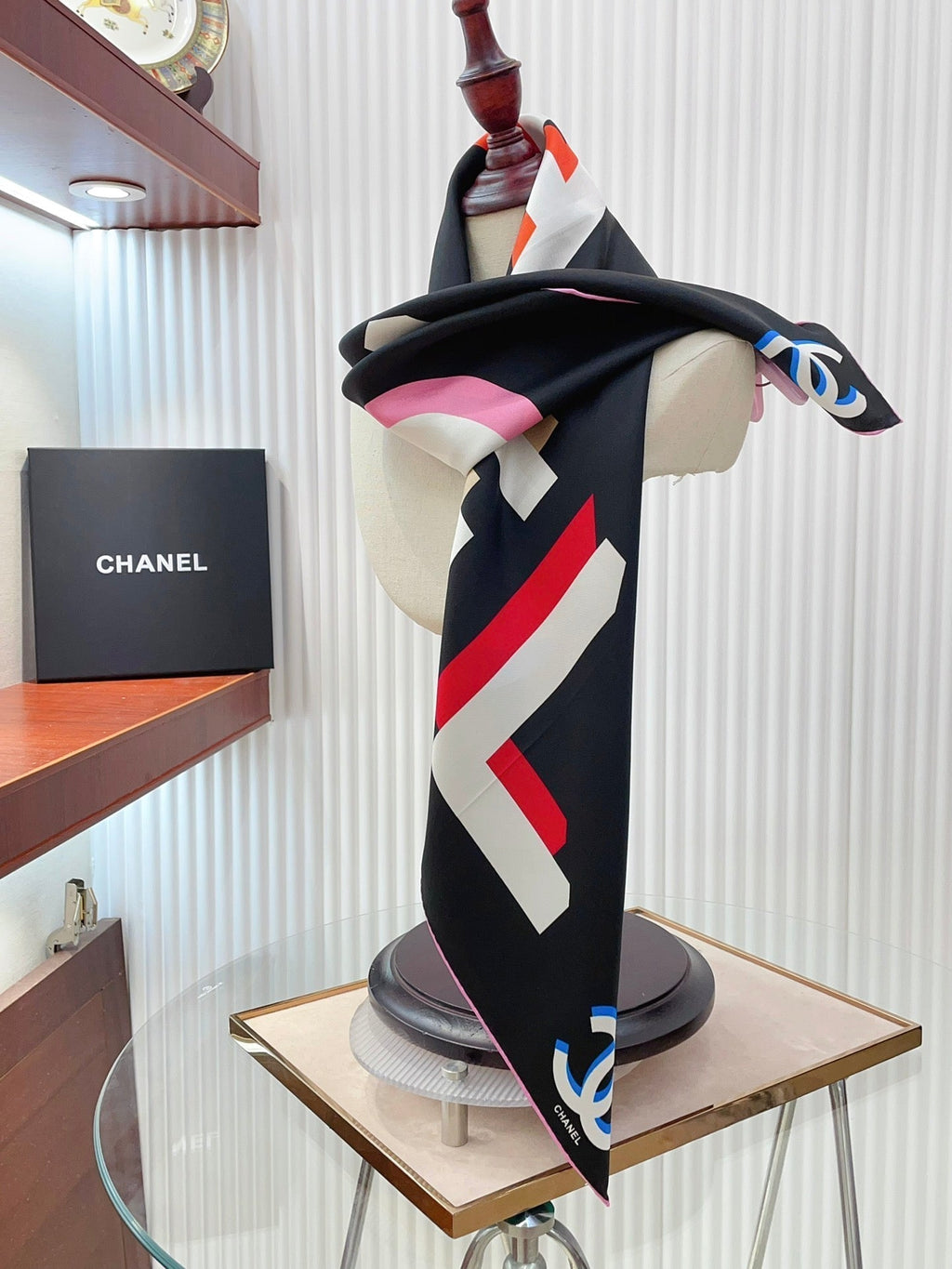 CC Square Scarf 90 CM In Black Colorful Silk Twill  206468