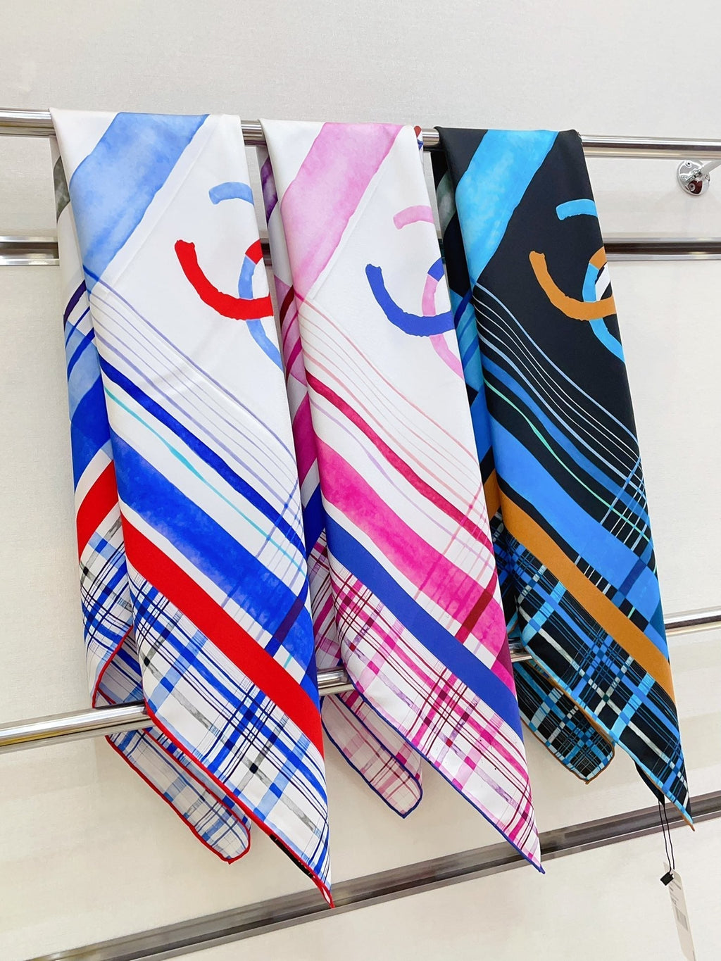 CC Square Scarf 90 CM In Colorful Silk Twill  217209