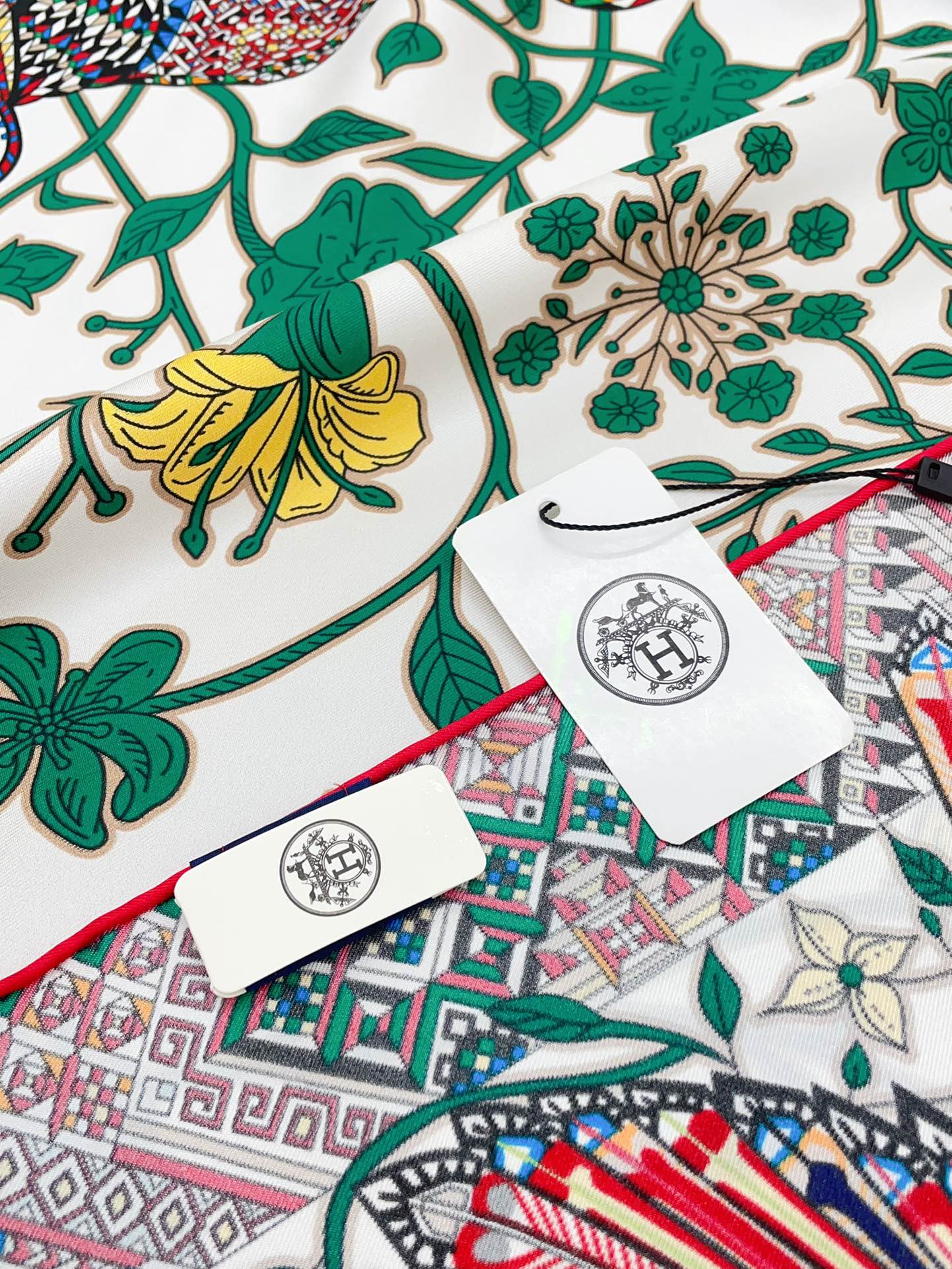 Le Jaguar Et Le Colibri Shawl 90 CM In Green Colorful Silk Twill 274208