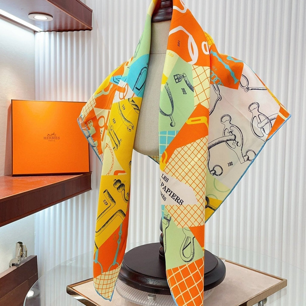 Les Petits Papiers d'Hermès Scarf 90 CM IN Colorful Silk Twill 296705