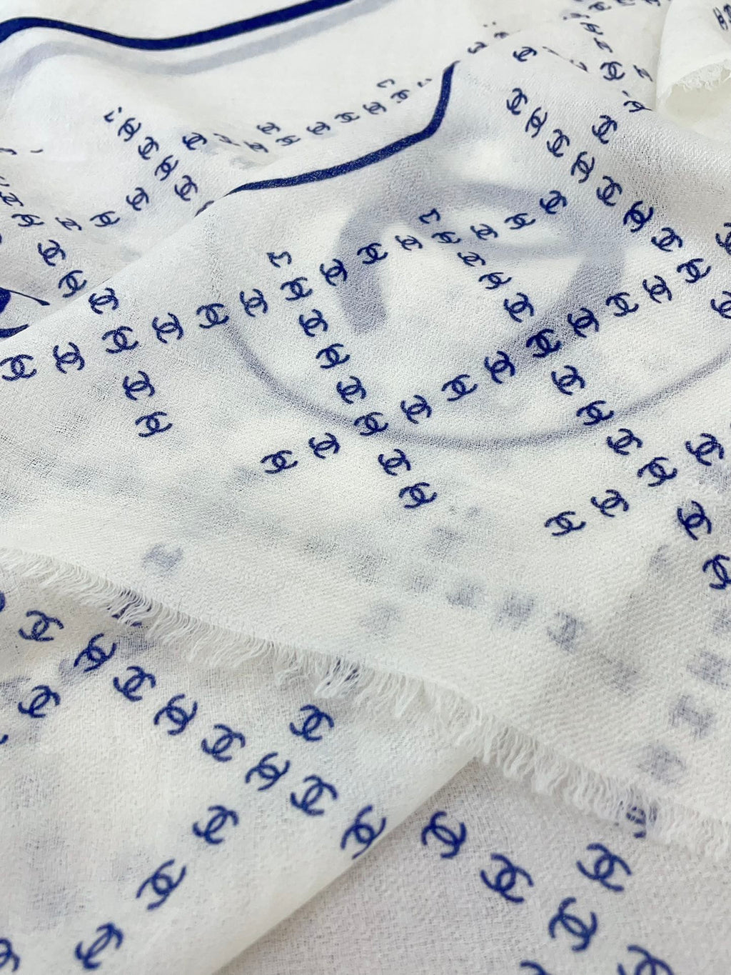 CC Square Scarf 140 CM In White With Blue Logo Cashmere 300442