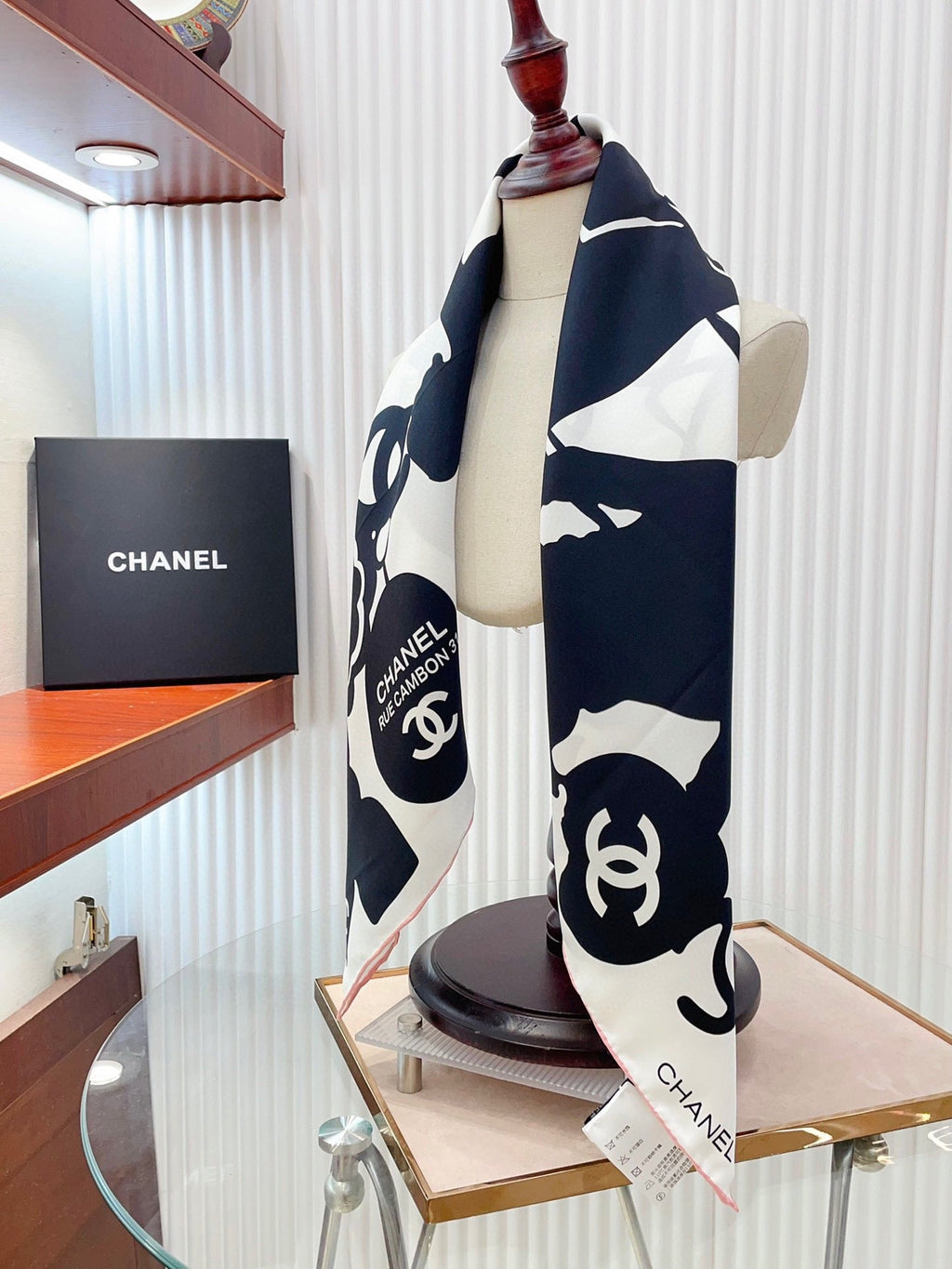 CC Square Scarf 90 CM In White Mix Black Silk  305180