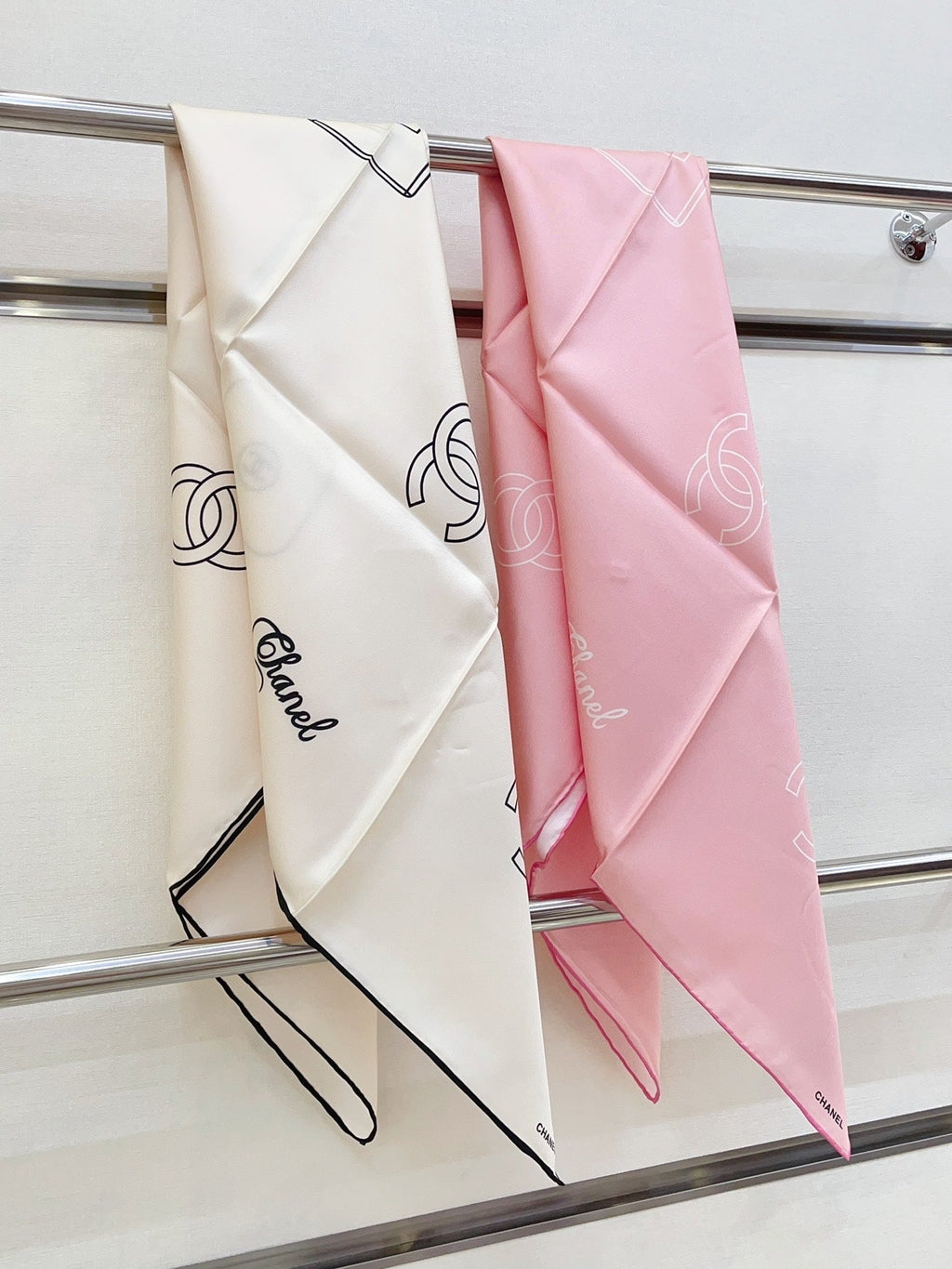CC Square Scarf 90 CM In Pink Silk Twill 335844