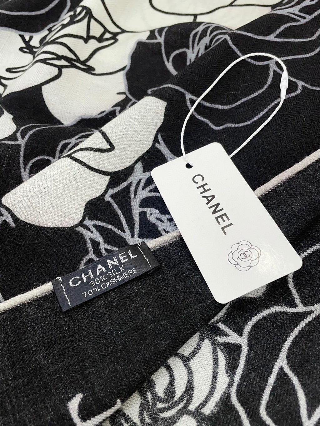 CC Square Scarf 140 CM In Black Mix White Small Flower Cashmere And Silk 342864