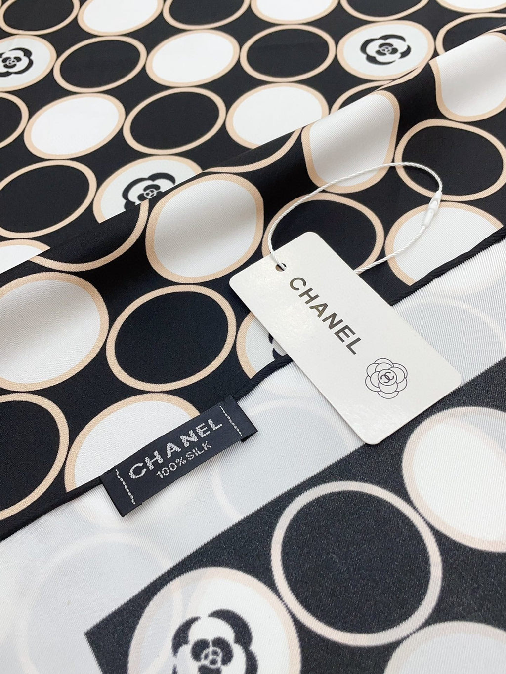 CC Square Scarf 90 CM In Black Mix White Silk Twill  350415