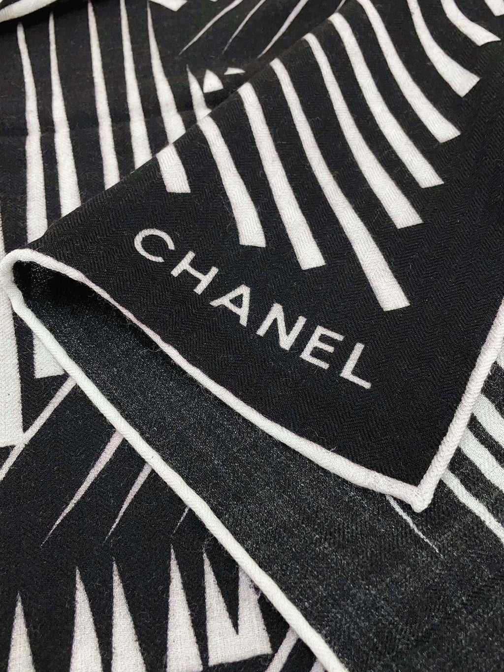 CC Square Scarf 140 CM In Black White Cashmere Mix Silk 382617