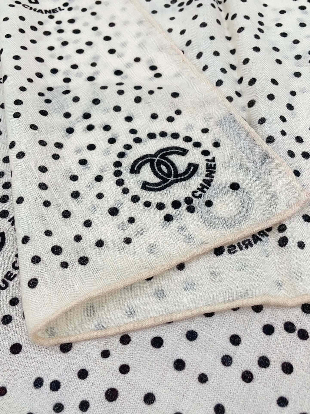 CC Square Scarf 140 CM In White Mix Black Cashmere And Silk  398279