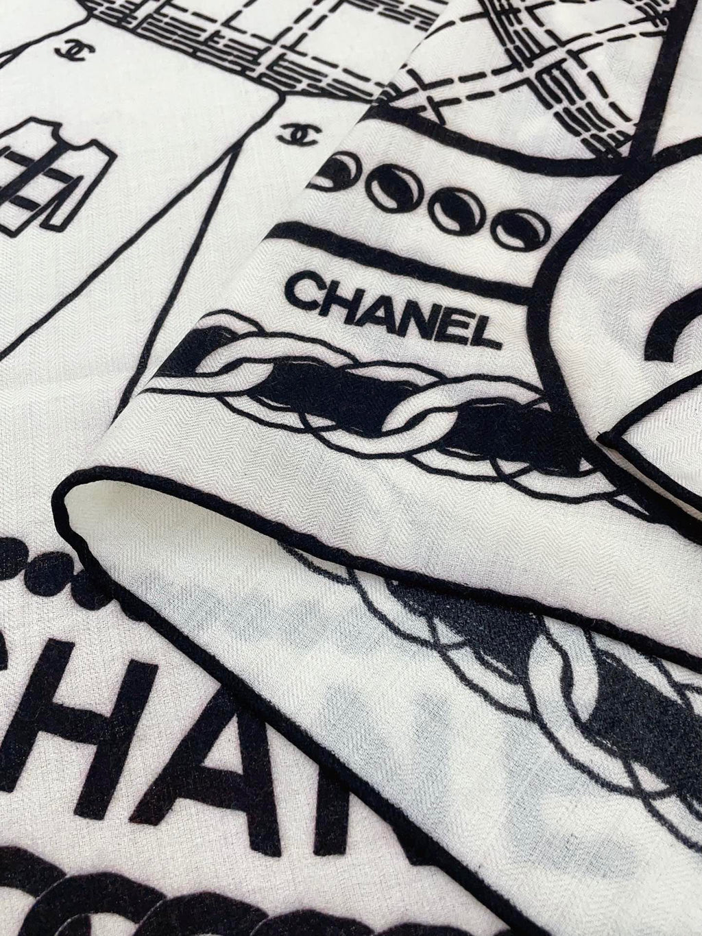 CC Square Scarf 140 CM In White Mix Black Cashmere And Silk 407279
