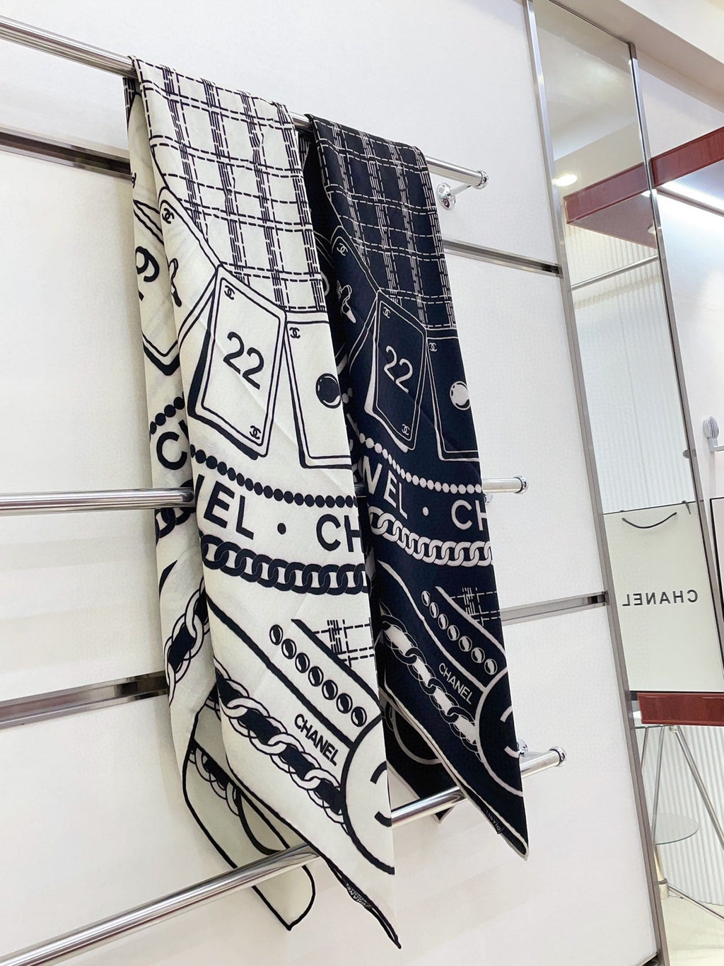 CC Square Scarf 140 CM In Black Mix White Cashmere And Silk 407280