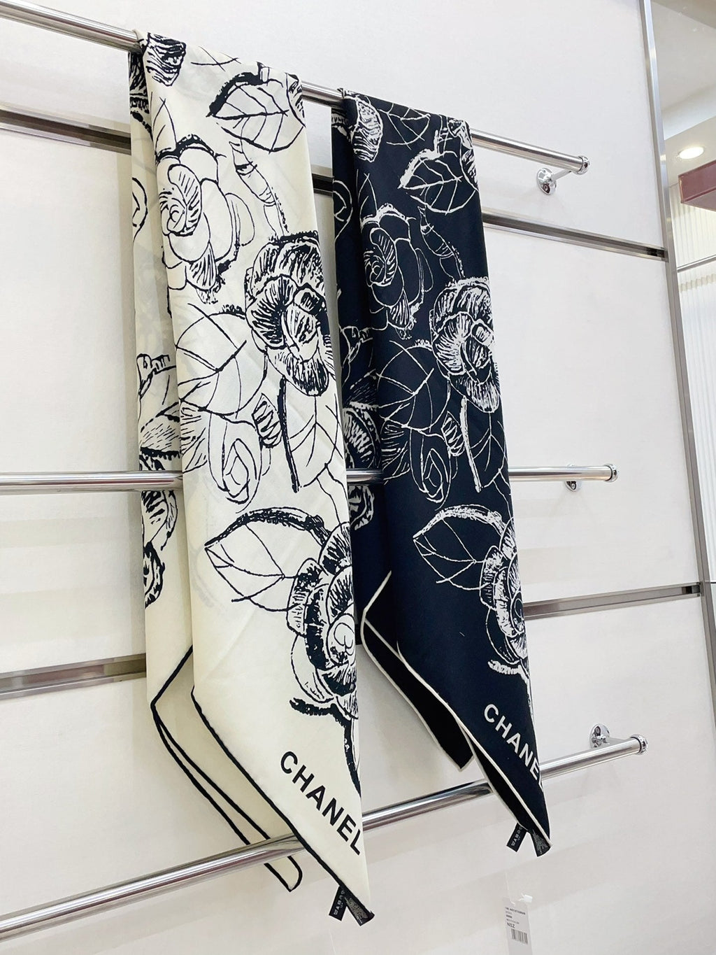 CC Square Scarf 140 CM In White Black Cashmere And Silk 416900