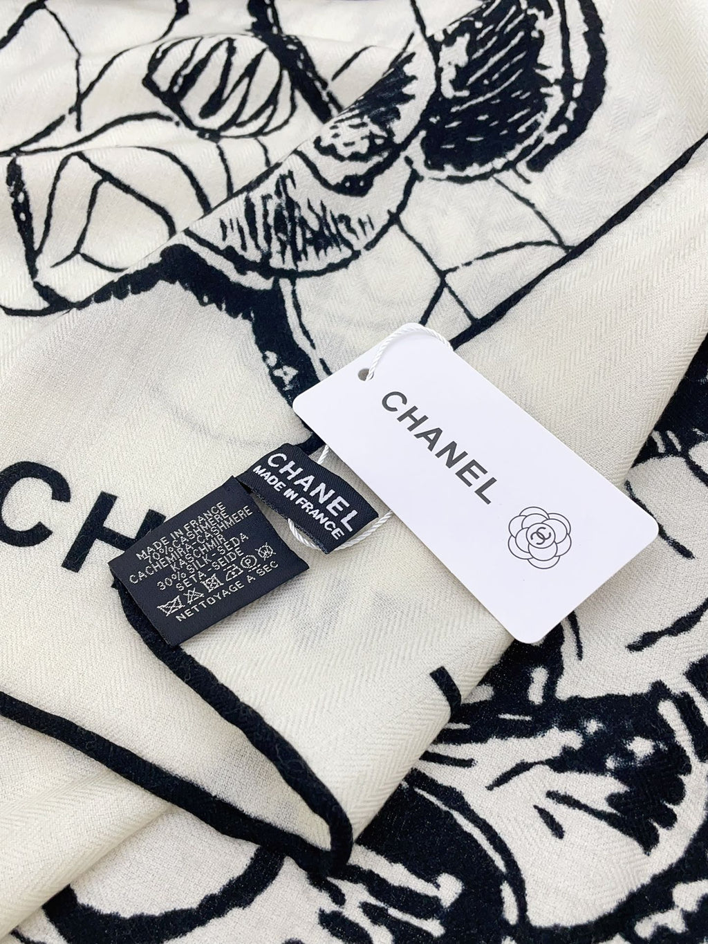CC Square Scarf 140 CM In White Black Cashmere And Silk 416900