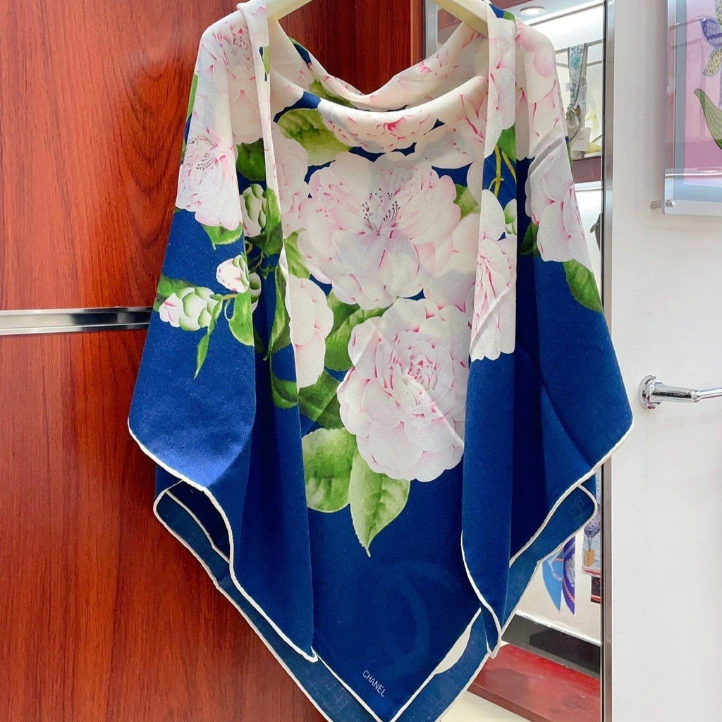 CC Square Scarf 140 CM In Blue Colorful Cashmere And Silk 418215